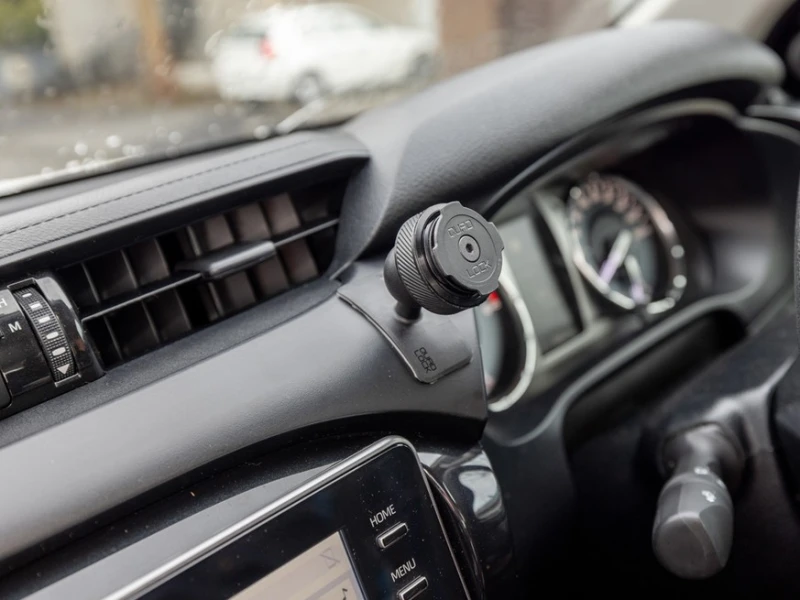 Quad Lock Adhesive Car Mount – samoprzylepny uchwyt na deskę/centralkę